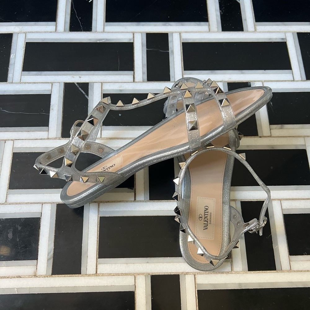 Garavani Glitter Rockstud Gladiator Sandals In Silver - Picture 5 of 8